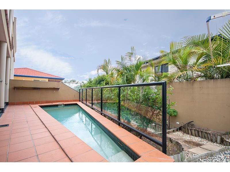 5b Rivage Place, Highland Park QLD 4211