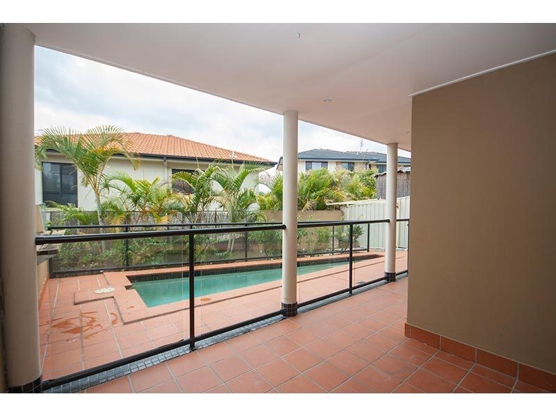 5b Rivage Place, Highland Park QLD 4211