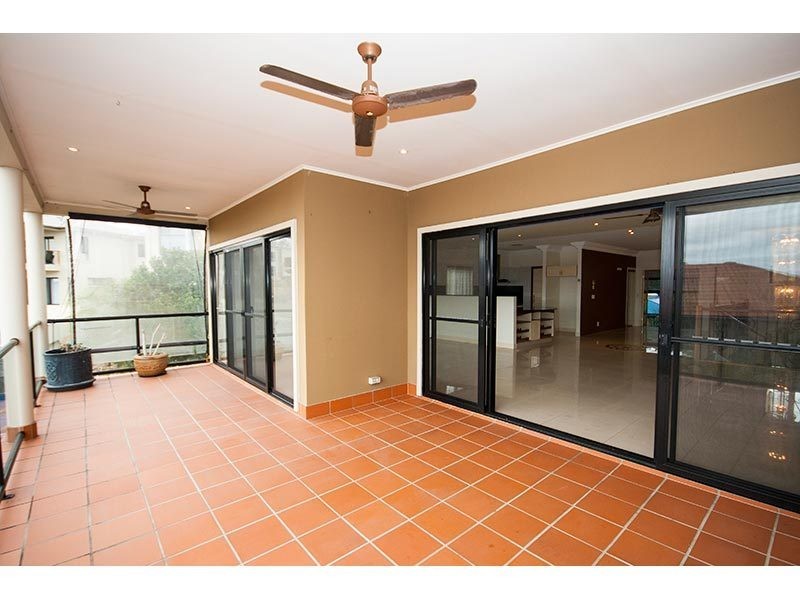 5b Rivage Place, Highland Park QLD 4211