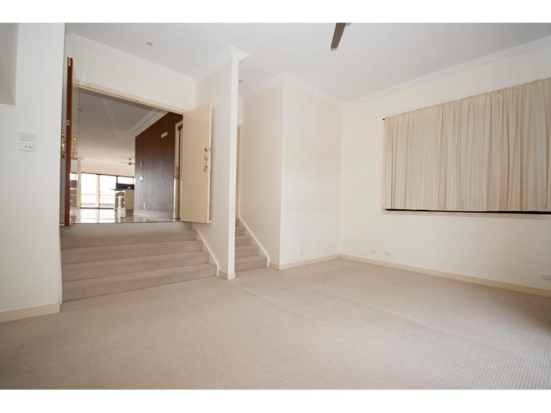 5b Rivage Place, Highland Park QLD 4211