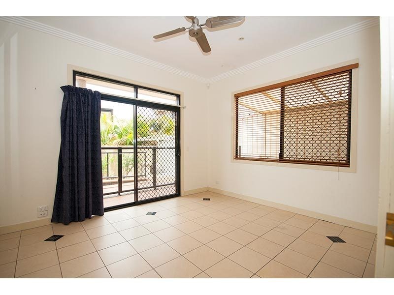 5b Rivage Place, Highland Park QLD 4211