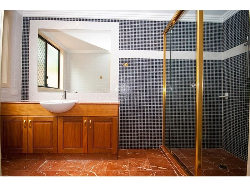 5b Rivage Place, Highland Park QLD 4211