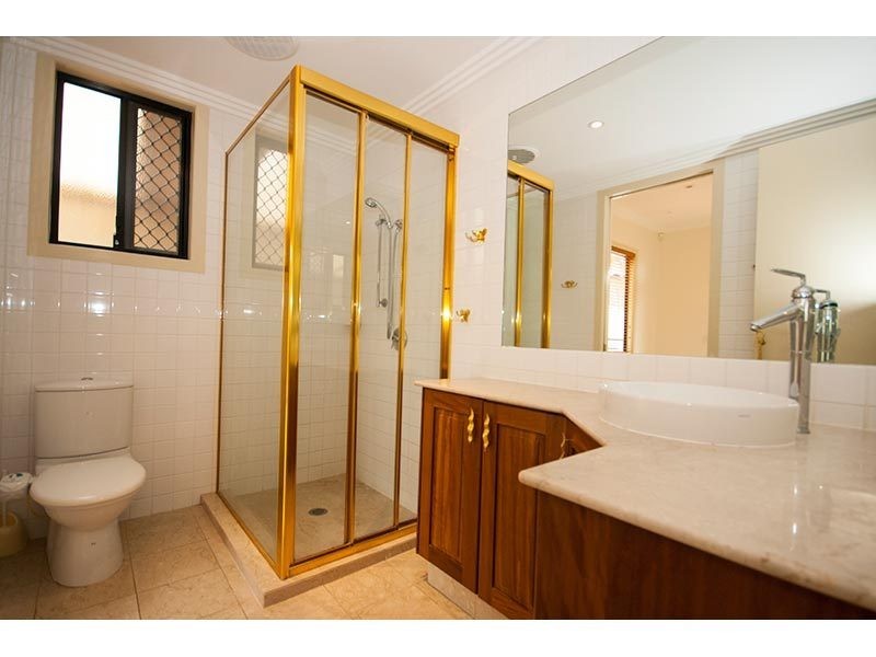 5b Rivage Place, Highland Park QLD 4211