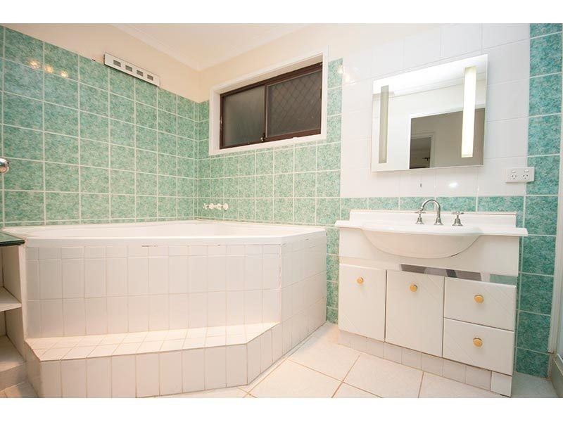 19 Warrungen Way, Ashmore QLD 4214