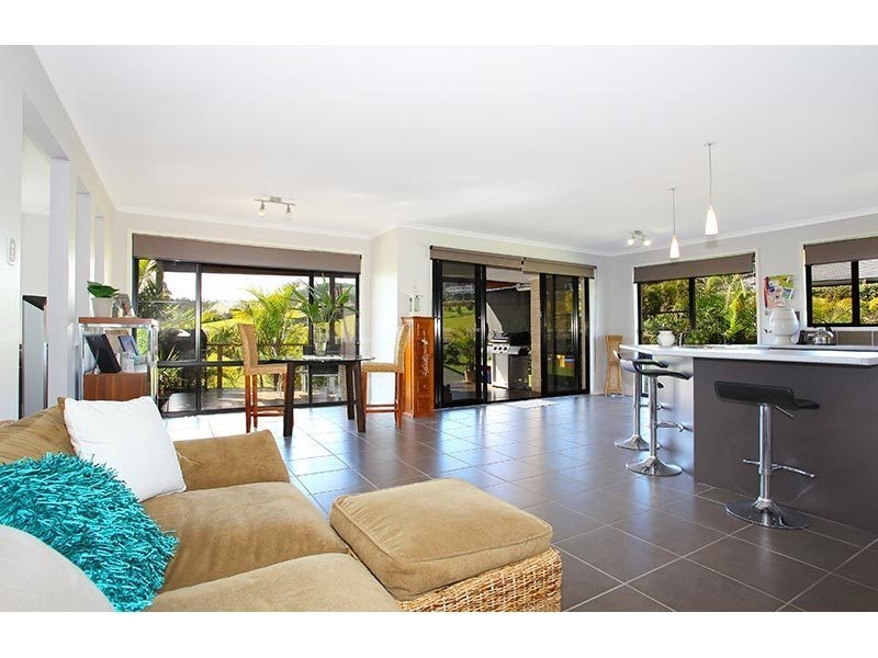 5 Lookout Place, Mount Nathan QLD 4211