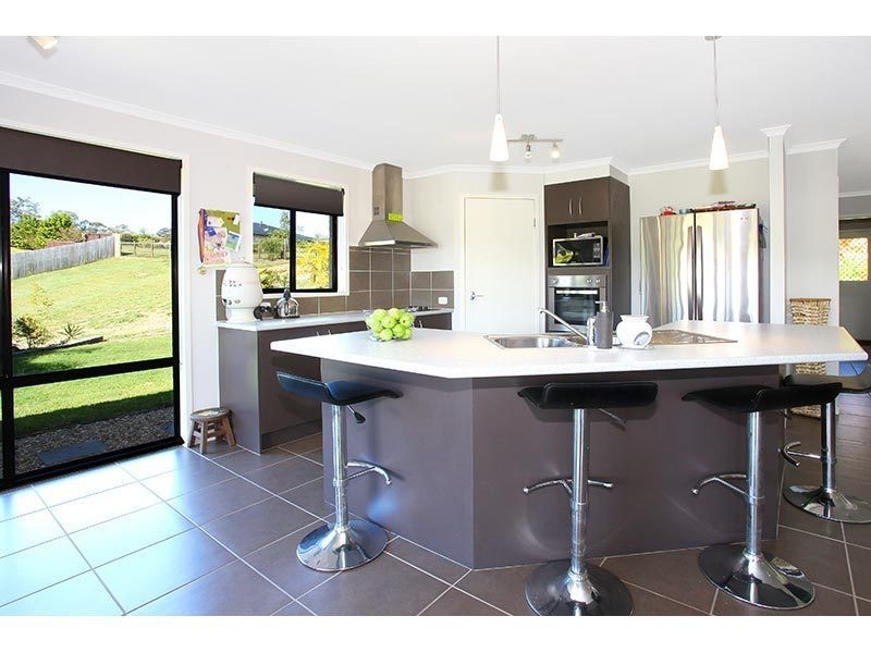 5 Lookout Place, Mount Nathan QLD 4211