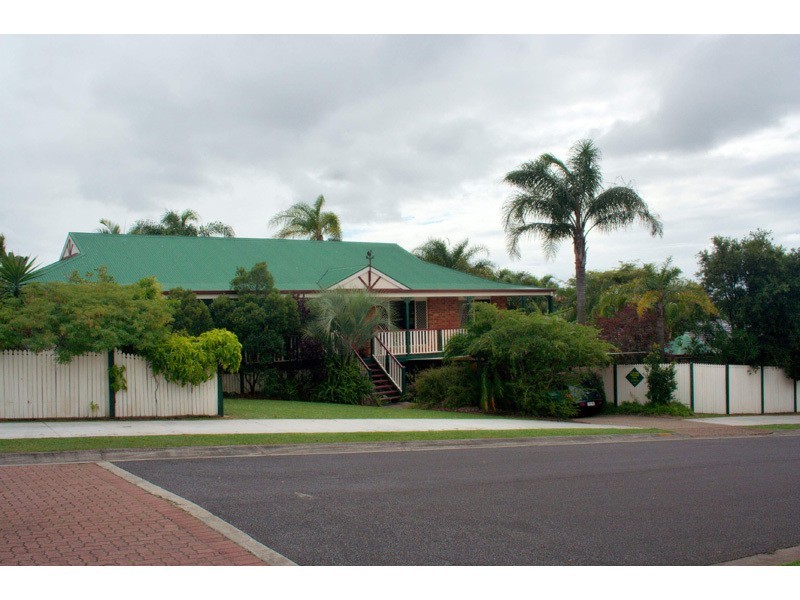 2 Hampshire Close, Highland Park QLD 4211