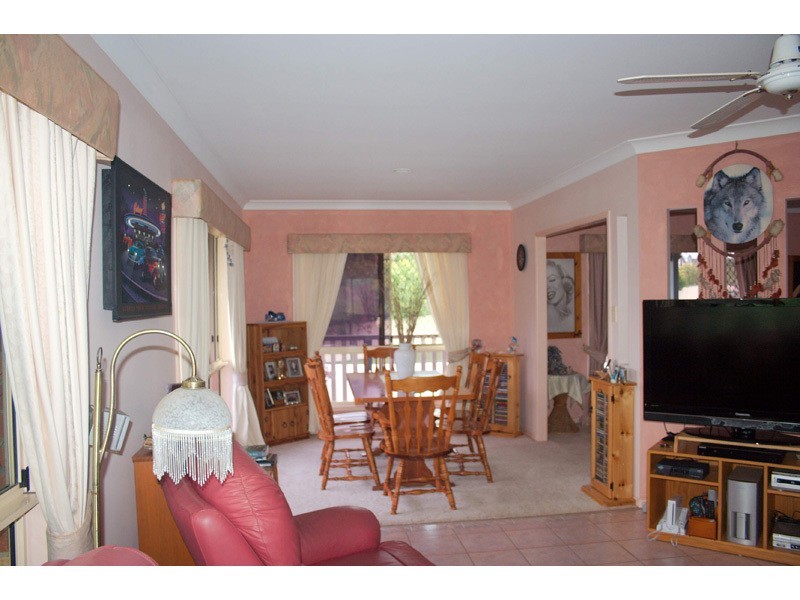 2 Hampshire Close, Highland Park QLD 4211