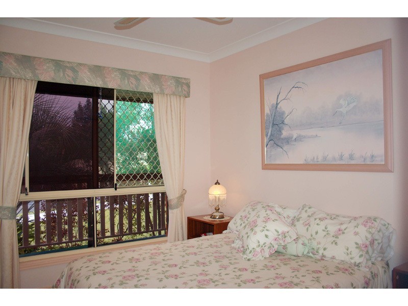 2 Hampshire Close, Highland Park QLD 4211
