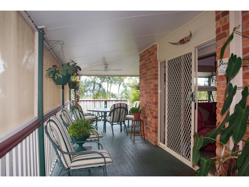 2 Hampshire Close, Highland Park QLD 4211
