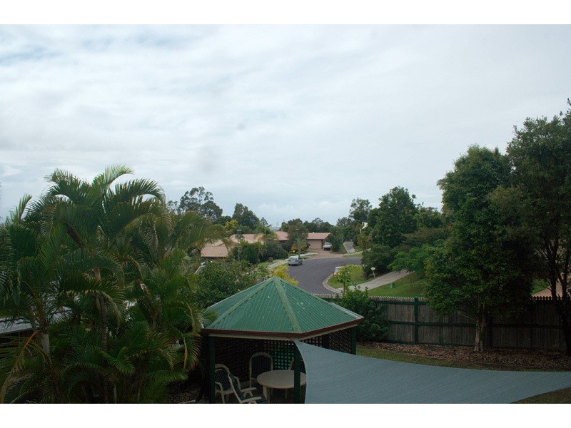 2 Hampshire Close, Highland Park QLD 4211