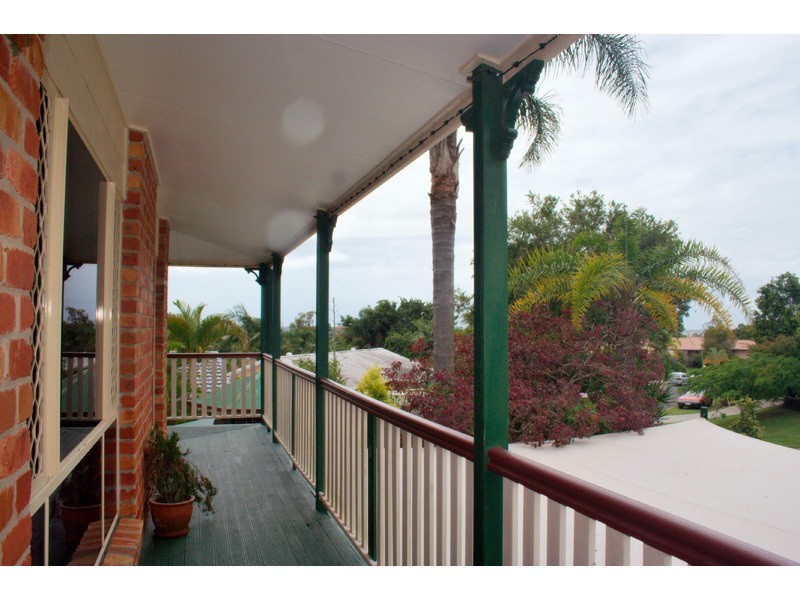 2 Hampshire Close, Highland Park QLD 4211