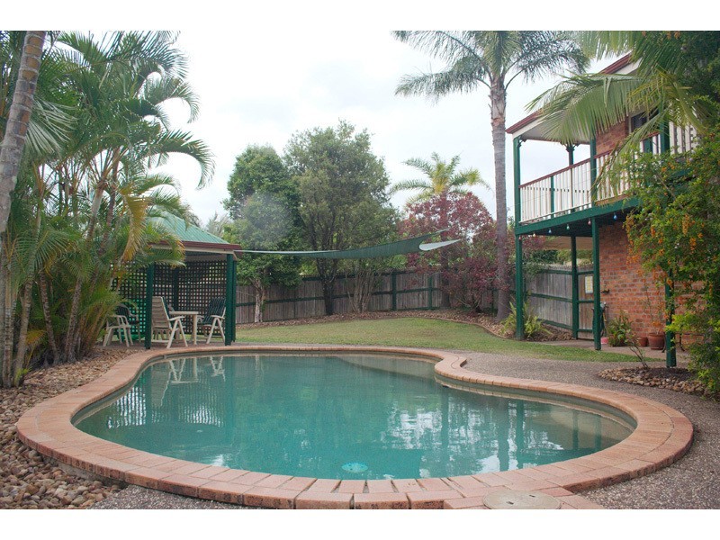 2 Hampshire Close, Highland Park QLD 4211