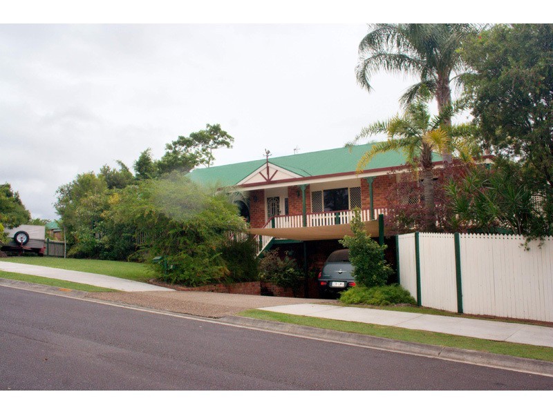 2 Hampshire Close, Highland Park QLD 4211