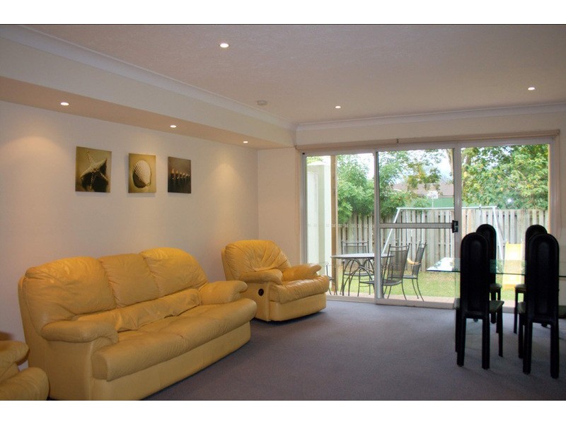 6/215 Cottesloe Drive, Mermaid Waters QLD 4218