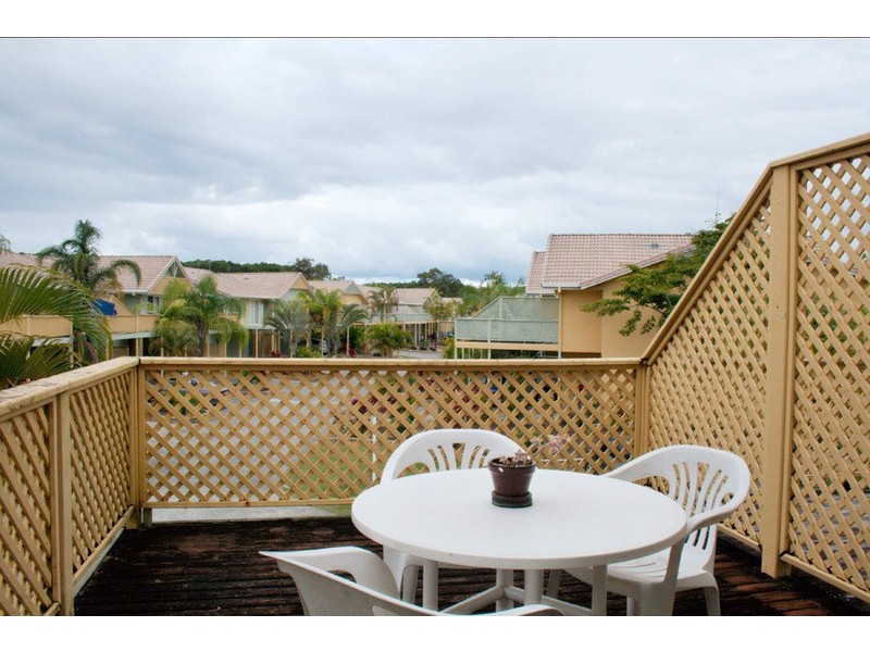 6/215 Cottesloe Drive, Mermaid Waters QLD 4218