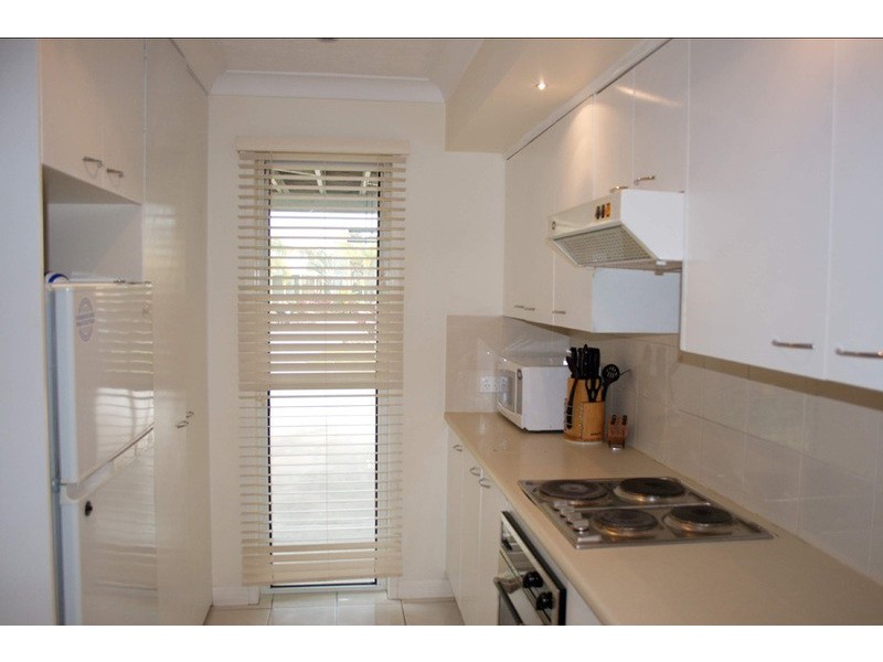 6/215 Cottesloe Drive, Mermaid Waters QLD 4218