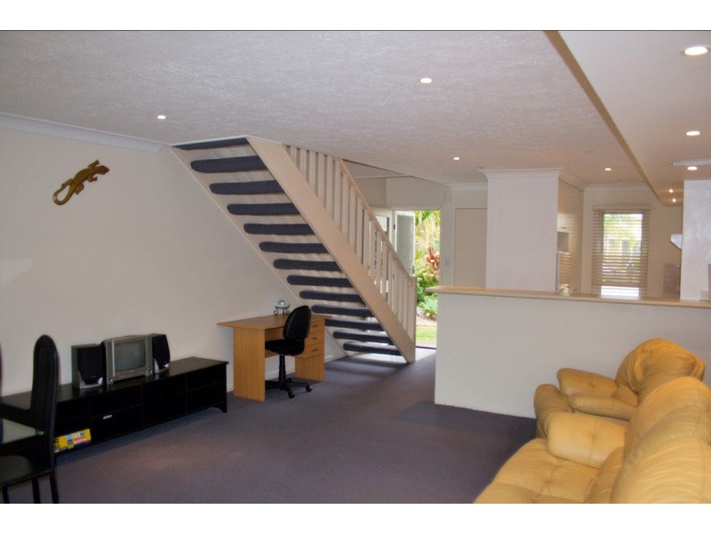 6/215 Cottesloe Drive, Mermaid Waters QLD 4218