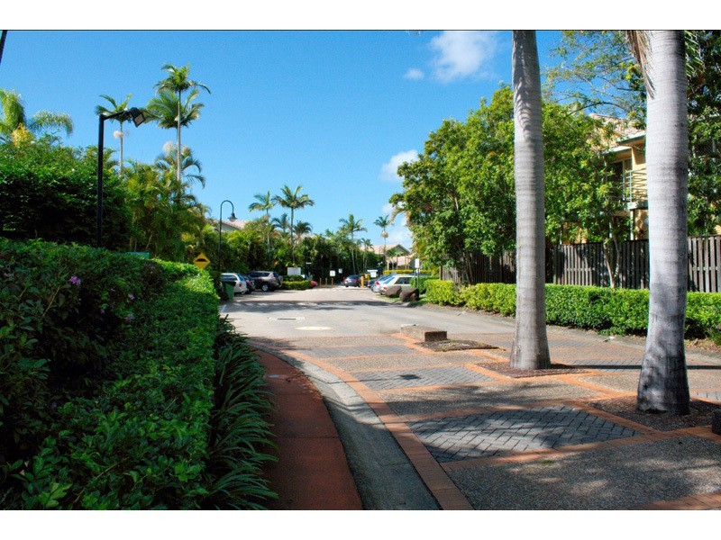 6/215 Cottesloe Drive, Mermaid Waters QLD 4218