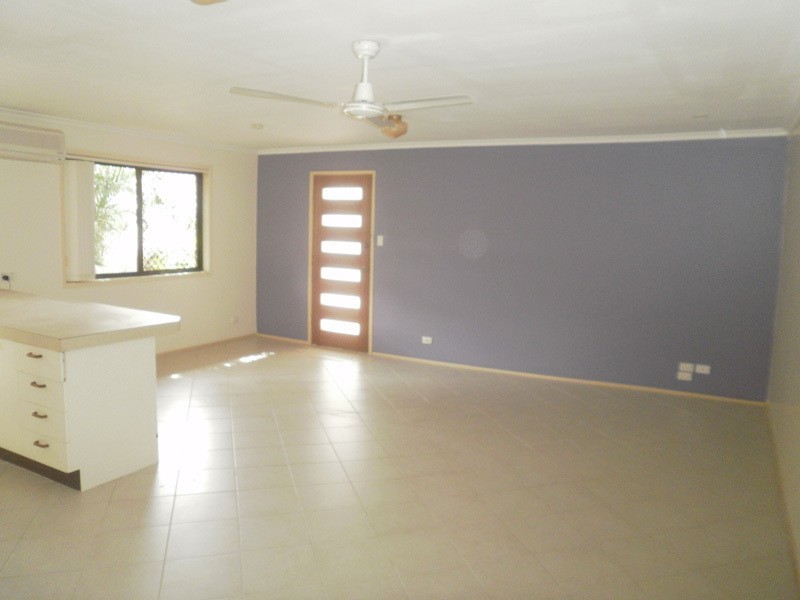 2/120 Kumbari Avenue, Labrador QLD 4215