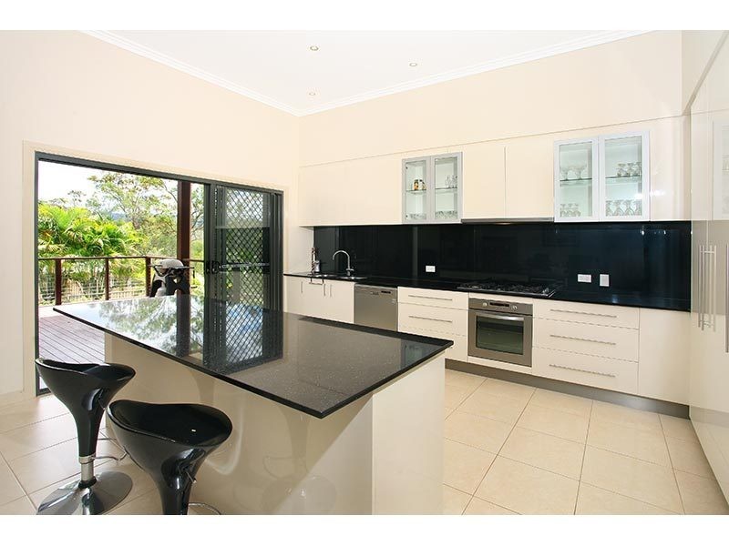 11 Lookout Place, Mount Nathan QLD 4211