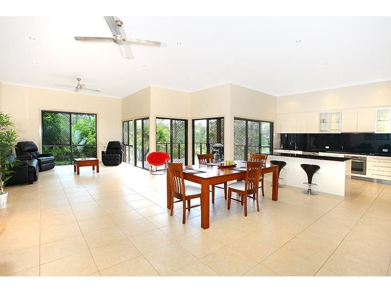 11 Lookout Place, Mount Nathan QLD 4211