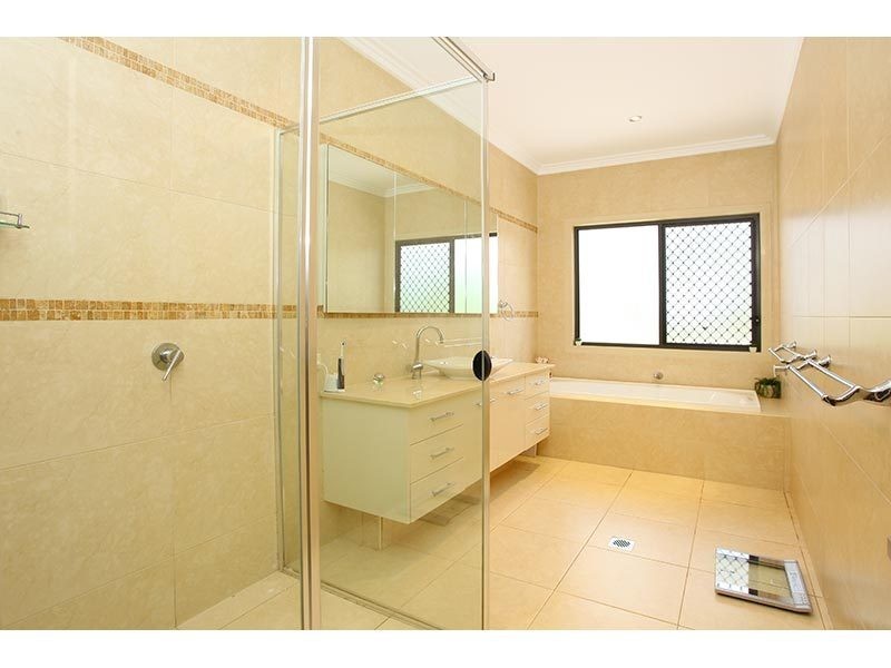 11 Lookout Place, Mount Nathan QLD 4211