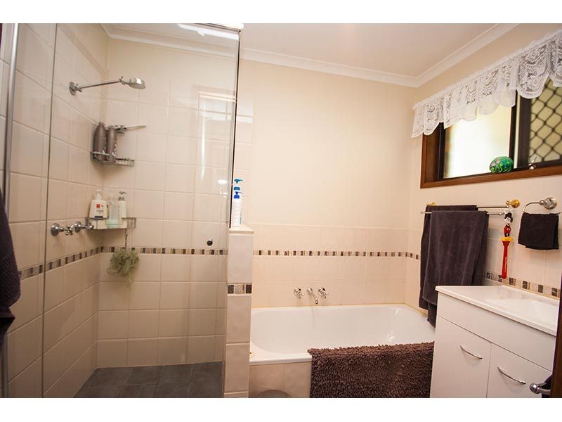 31 Kenneth Drive, Highland Park QLD 4211