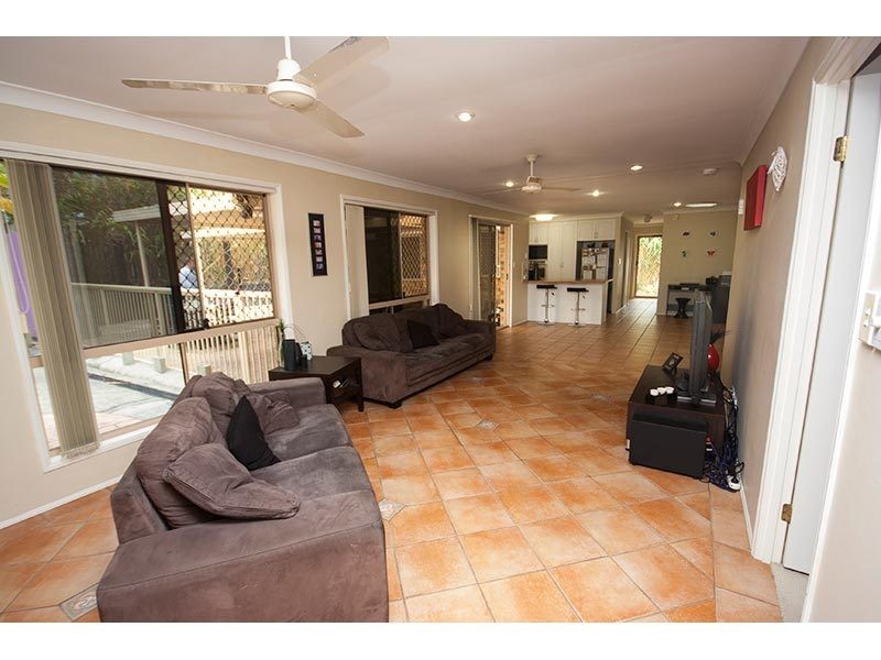 5 Yarandin Court, Worongary QLD 4213