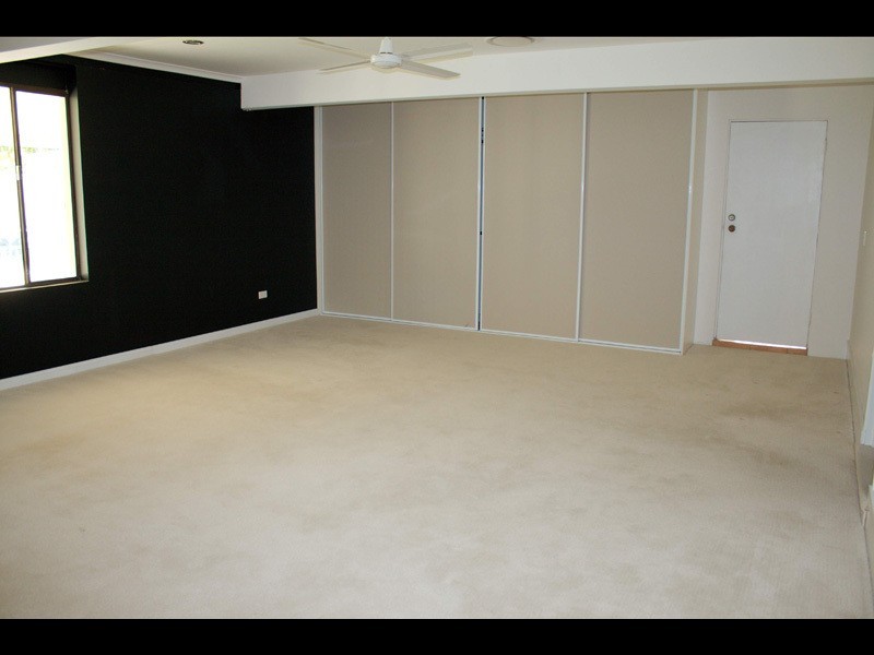 4 Nerang River Drive, Nerang QLD 4211