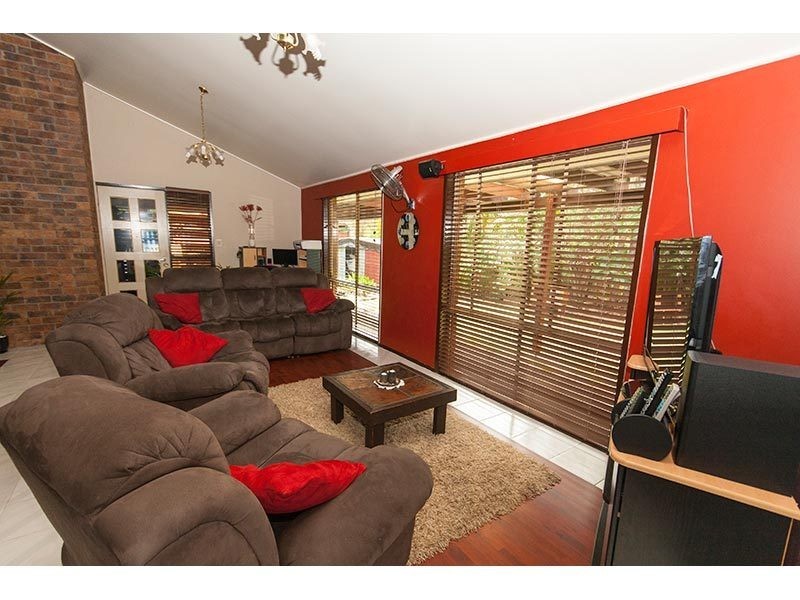 10 Buring Court, Highland Park QLD 4211