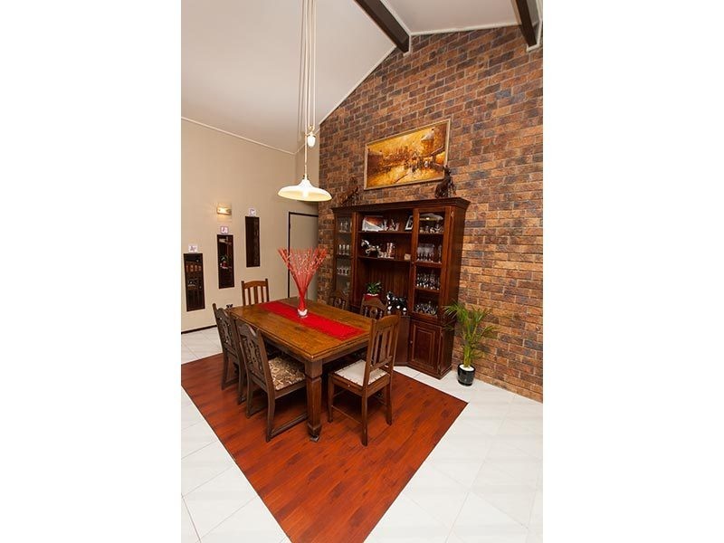 10 Buring Court, Highland Park QLD 4211