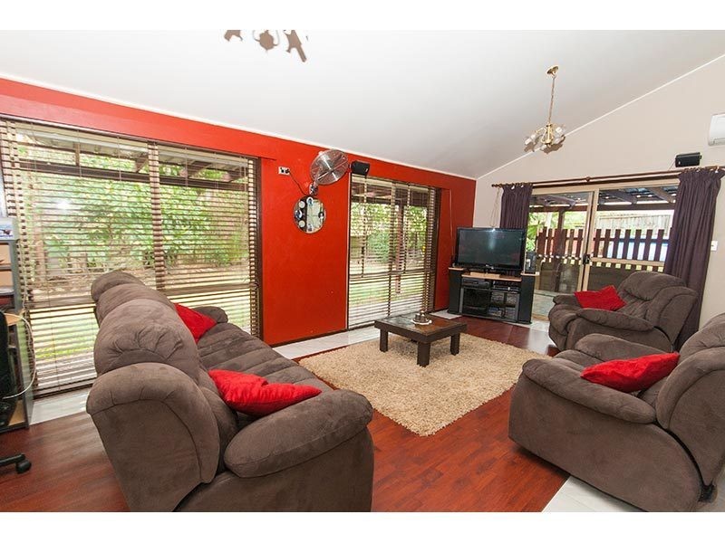 10 Buring Court, Highland Park QLD 4211