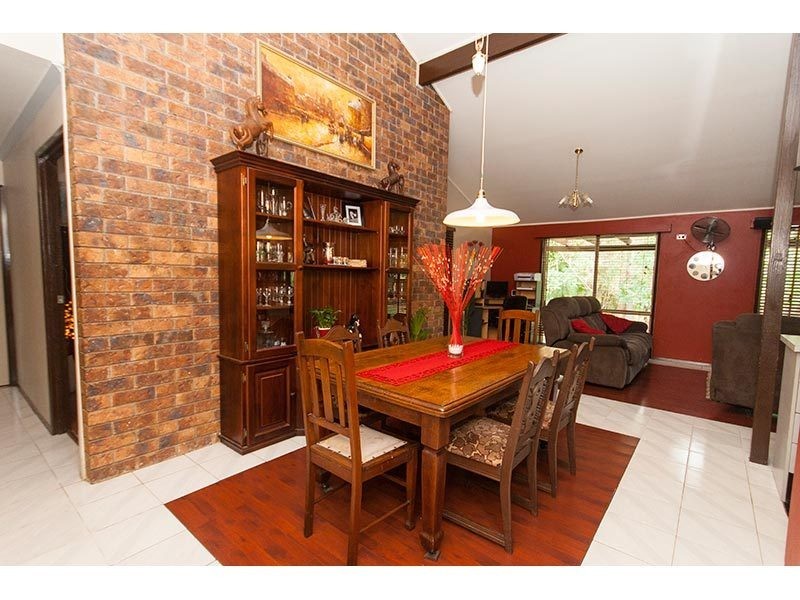 10 Buring Court, Highland Park QLD 4211