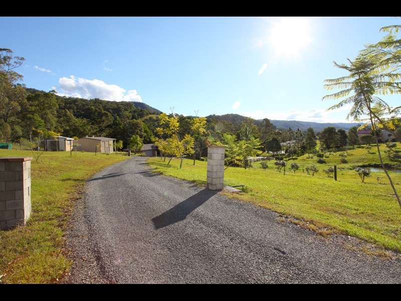 18 Belliss Road, Mount Nathan QLD 4211