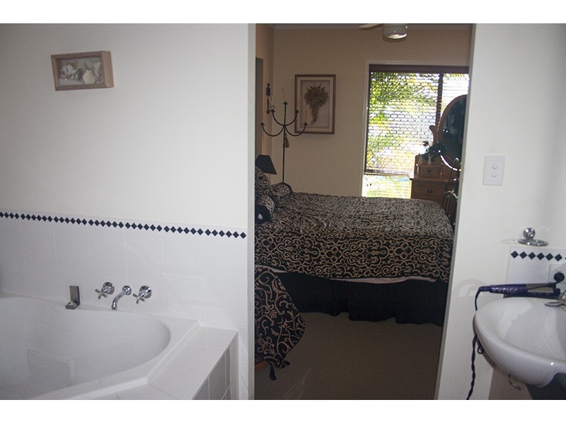17 Govett Street, Pacific Pines QLD 4211