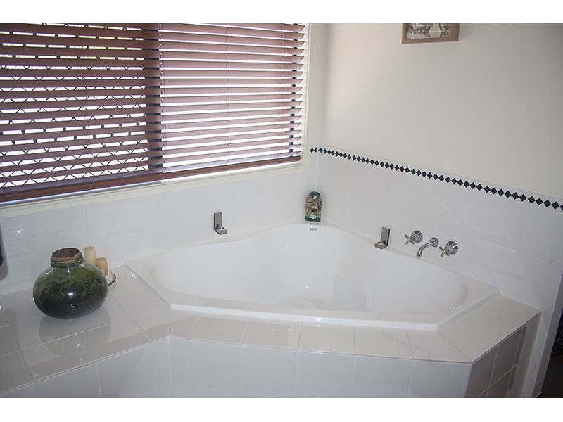 17 Govett Street, Pacific Pines QLD 4211