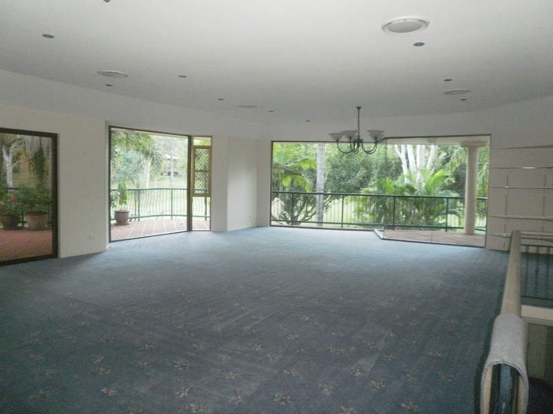 39 Winderadeen Drive, Highland Park QLD 4211