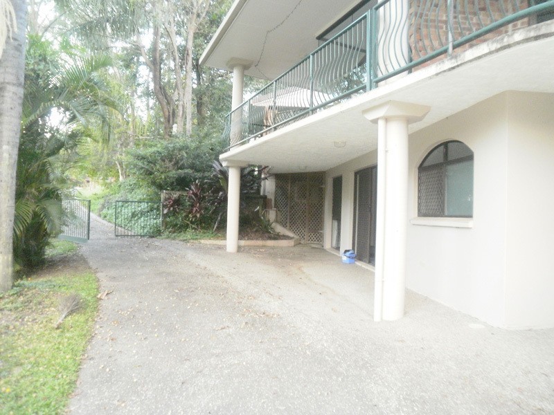39 Winderadeen Drive, Highland Park QLD 4211