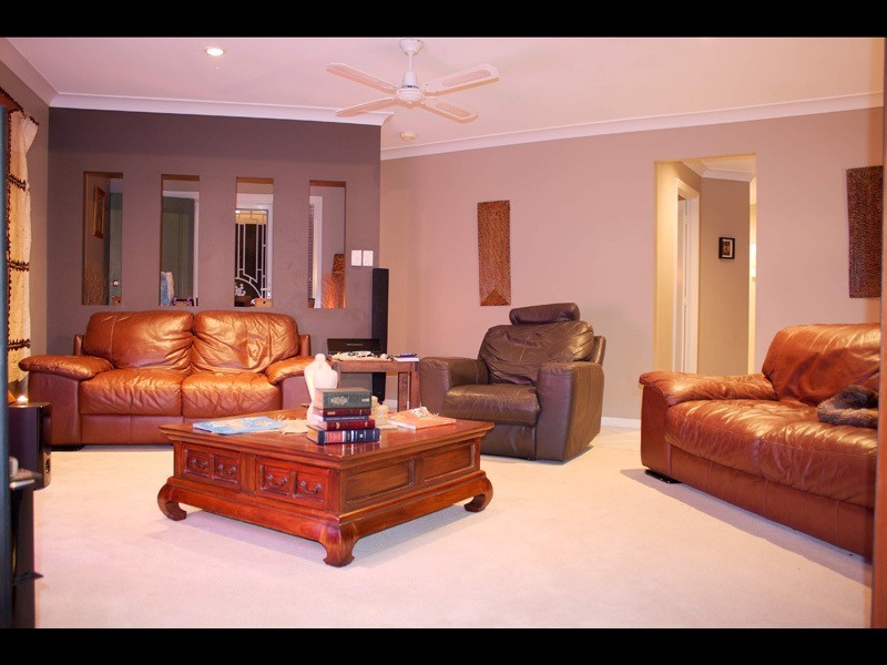 4 Gloucester Court, Highland Park QLD 4211