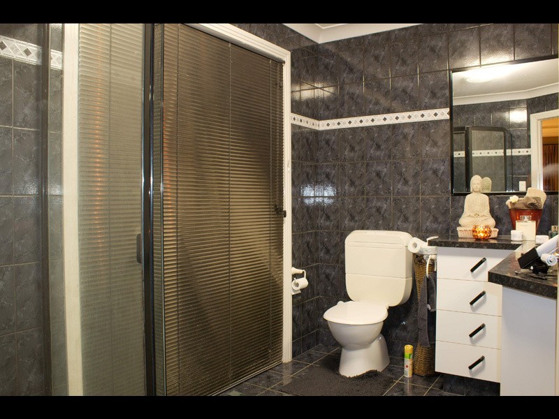 4 Gloucester Court, Highland Park QLD 4211