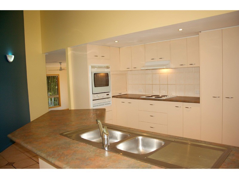 4 Culloden Court, Highland Park QLD 4211