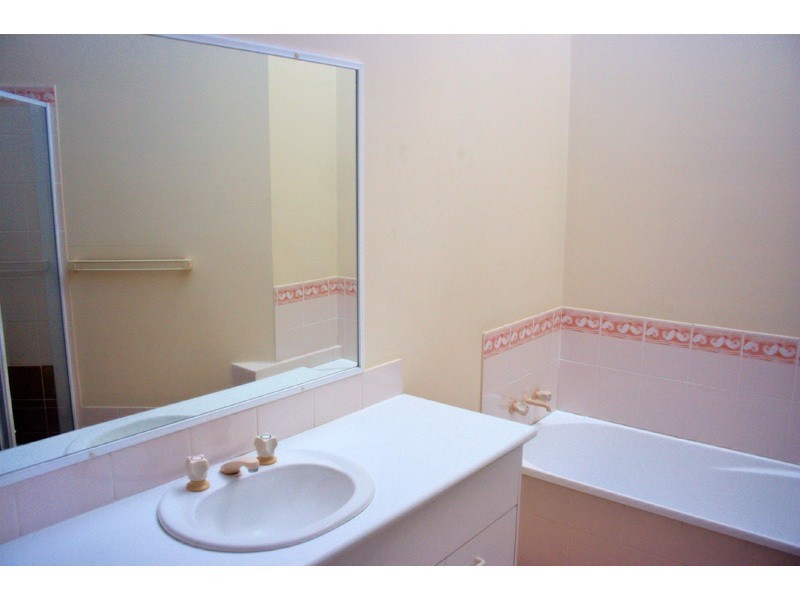 4 Culloden Court, Highland Park QLD 4211