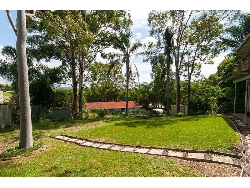 4 Harneil Place, Carrara QLD 4211