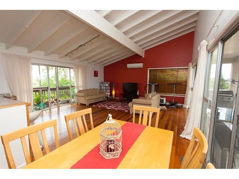 4 Harneil Place, Carrara QLD 4211