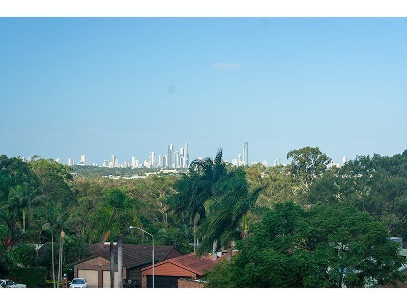 4 Harneil Place, Carrara QLD 4211