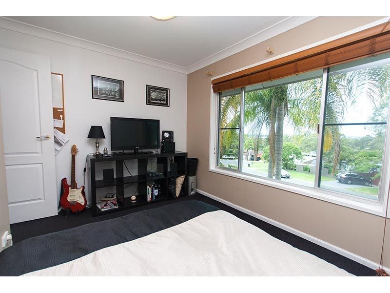 4 Harneil Place, Carrara QLD 4211