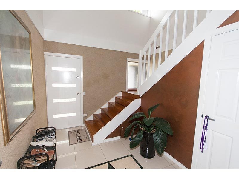 4 Harneil Place, Carrara QLD 4211