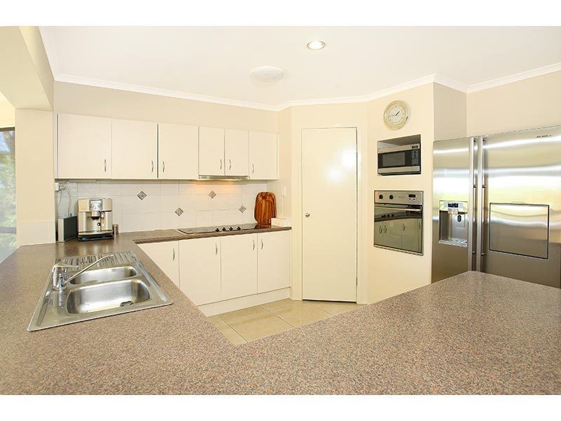 94 Armstrong Way, Highland Park QLD 4211