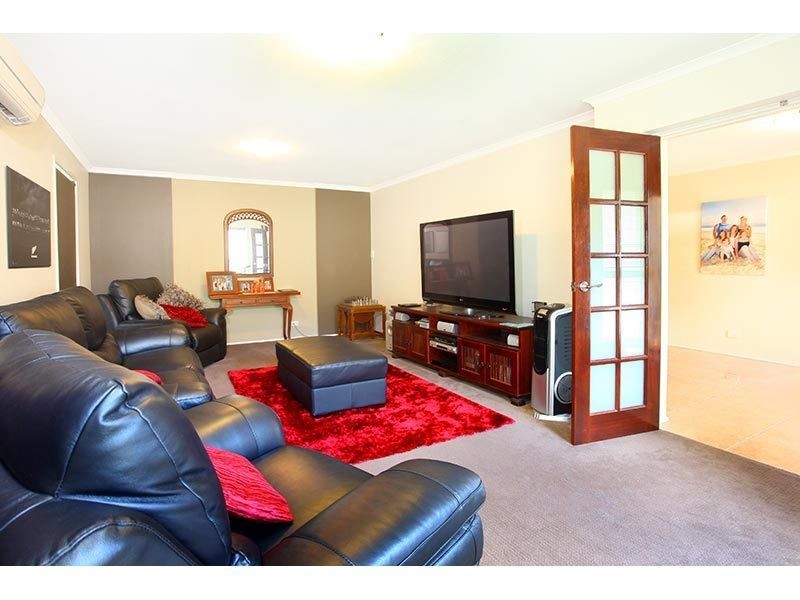 94 Armstrong Way, Highland Park QLD 4211